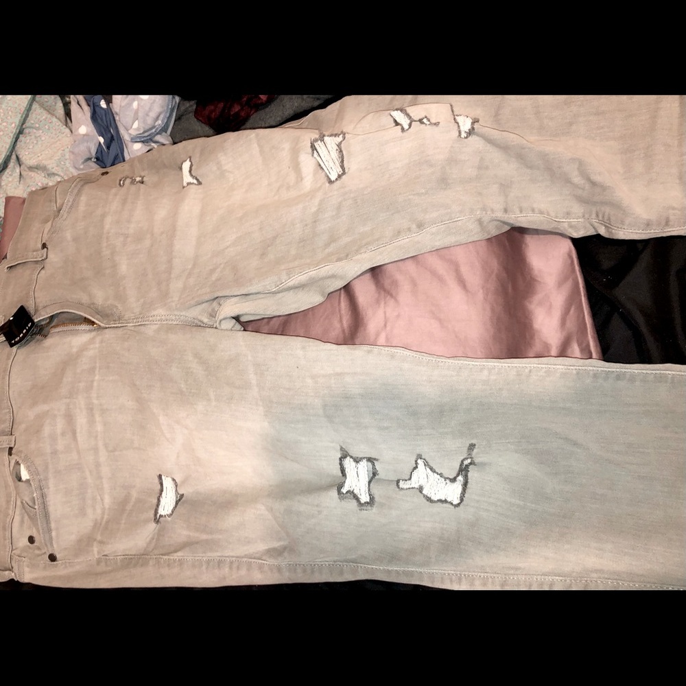 Torrid distressed jeans size 24S light grey NWT